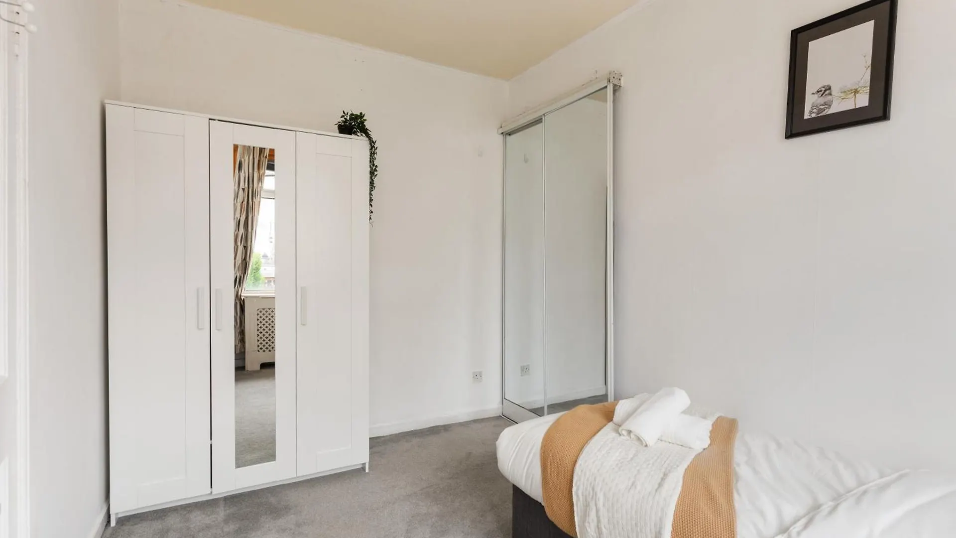 Stunning 2 Bed Apartment Free Parking Edinburgh