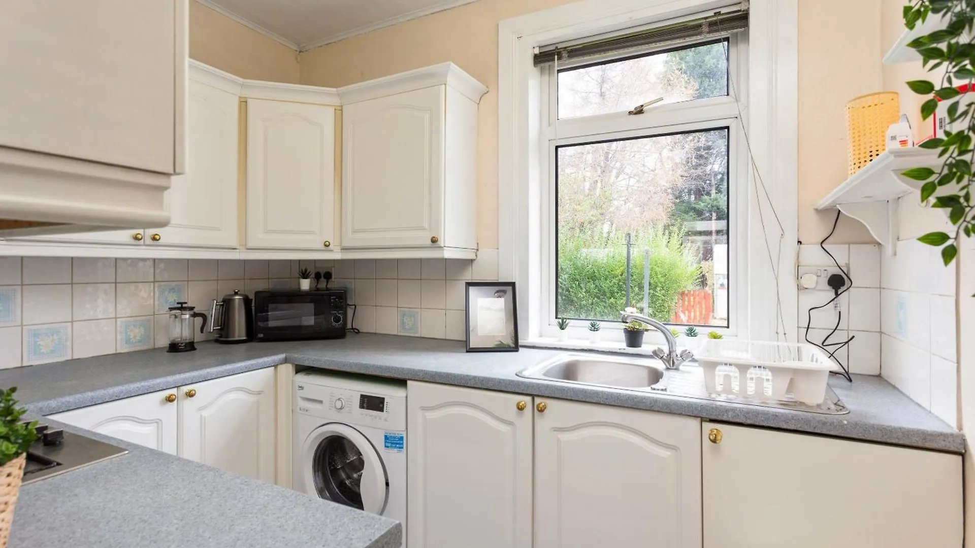 Stunning 2 Bed Apartment Free Parking Edinburgh