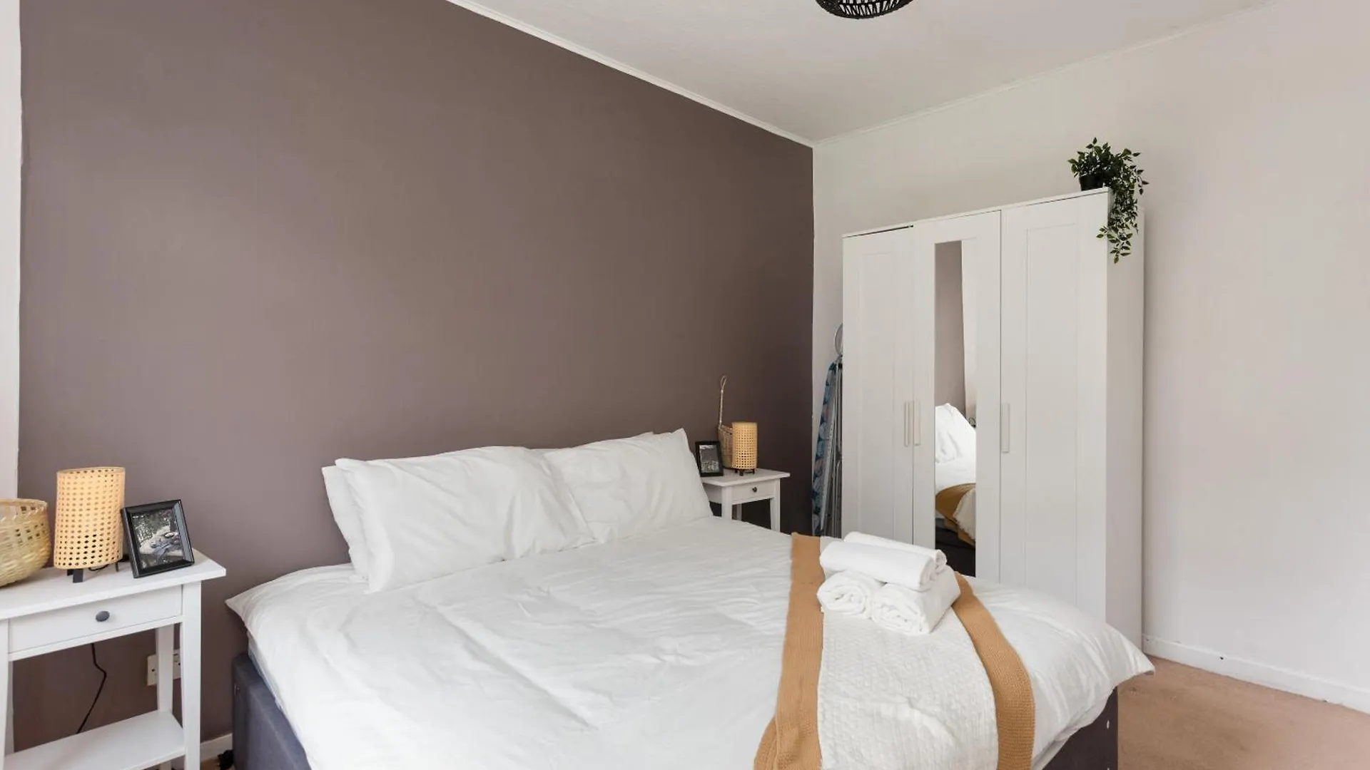 Stunning 2 Bed Apartment Free Parking Edinburgh